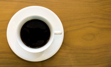 Siyah kahve ahşap doku arka plan üzerine yerleştirilen Üstten Görünüm