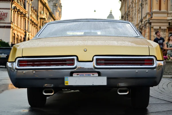 Old yellow Buick — Stock Photo, Image