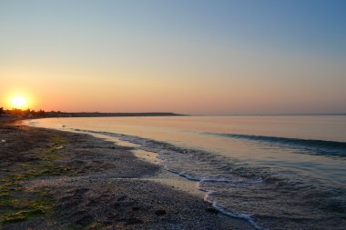 Denizin üzerinde gündoğumu. Odessa şafak