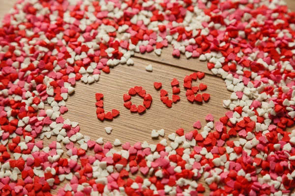 Tebrik kartı Sevgililer günü kağıt kalpler dağınık