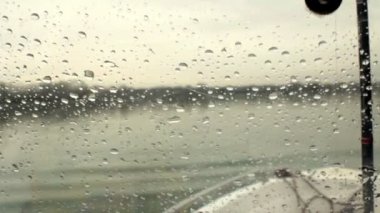 Ön cam silecek çalışma ile üzerinden görüntülemek