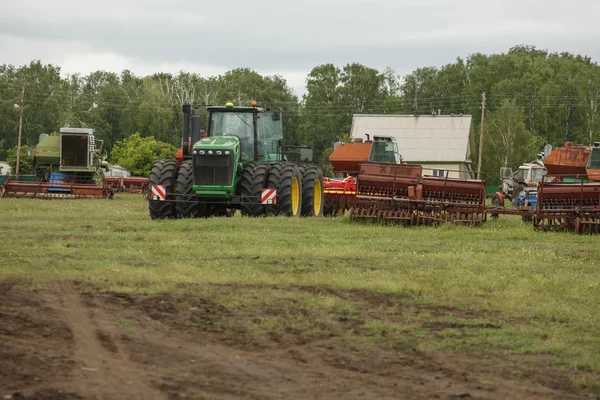 Buğday Tarlasında Hasat Birleşimi Çalışıyor