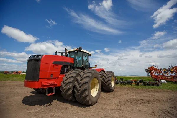 Buğday Tarlasında Hasat Birleşimi Çalışıyor