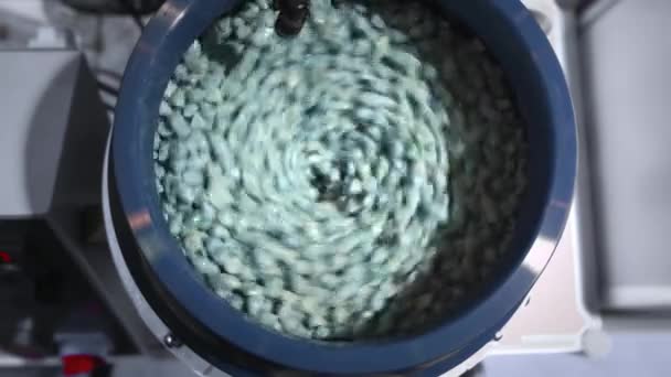 Jewelry polishing machine. Abrasive particles are spinning in the can. Industrial processing of jewelry. Jeweler polishing golden wedding ring. Craft jewelery — Stock Video