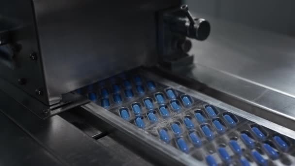 Farmaceutische machine voor het maken van voedingssupplementen en vitaminen — Stockvideo