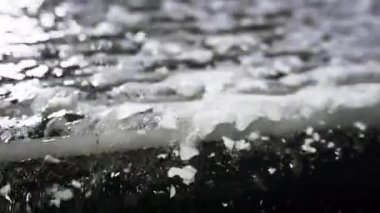 Plastik ve polimer parçacıkları için çamaşır makinesi.