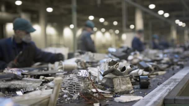 Automatické třídění a zpracování plastového a polymerního odpadu — Stock video