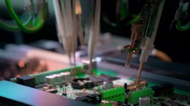 Elektronik panoların otomatik testleri için makine.