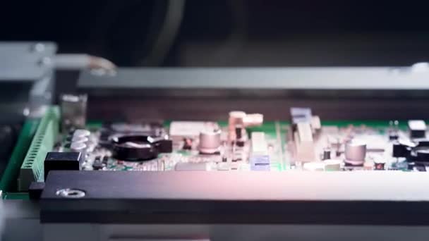 Circuits électroniques production et installation de composants — Video