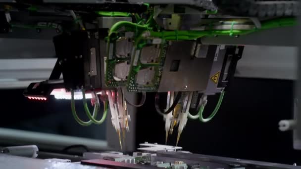 Fabrication de tuiles PCB, 4 révolution industrielle. — Video