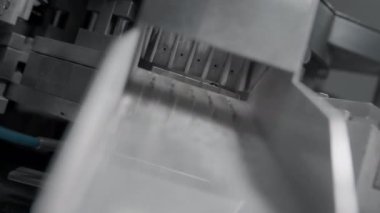 İlaçlar ya da takviyeler bir makine aracında üretilir