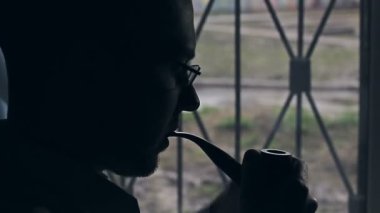 pipo penceredeki adam