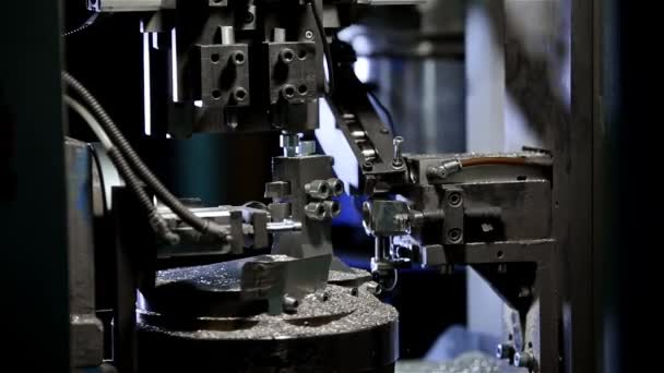 Tech machine in de fabriek. Verwerking details — Stockvideo