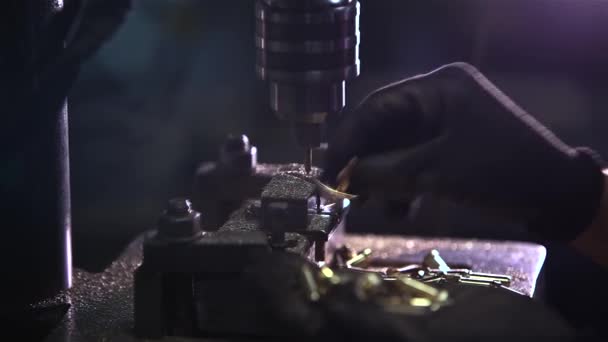 Mesin pengeboran listrik dengan tekanan manual HD — Stok Video