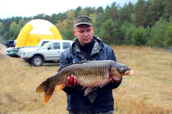 Fener tarafından yakalanan büyük balık