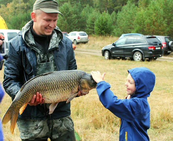 Fener tarafından yakalanan büyük balık