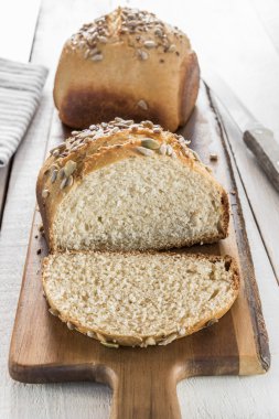 Ev yapımı tohum ekmek