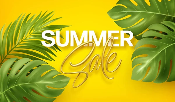 Venta de verano con letras doradas sobre fondo brillante amarillo veraniego con monstera tropical realista y hojas de palma. Diseño de fondo para folleto publicitario, banner, volante. Ilustración vectorial — Vector de stock