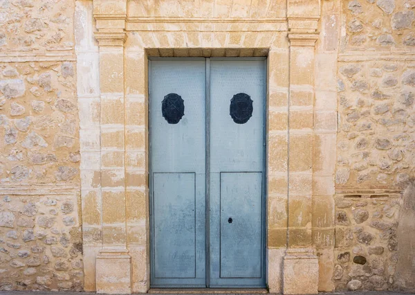 Puerta Una Iglesia Grandes Dimensiones Cubierta Zinc Con Adornos —  Fotos de Stock