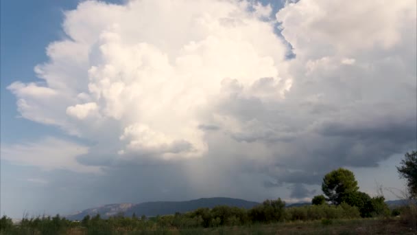 Časová Prodleva Videa Bouřkovými Mraky Měnící Tvar Velikost Nad Hornaté — Stock video