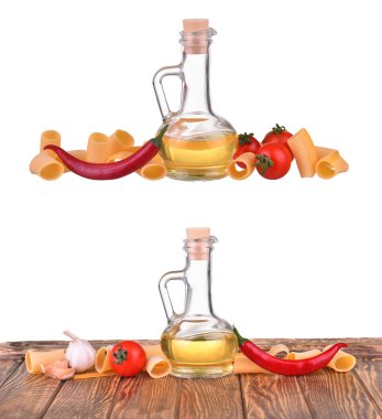 Makarna makarna erişte, zeytin yağı, ayçiçek yağı, sarı yağ, cherry domates, biber, sarımsak beyaz arka plan üzerinde izole ile şişe