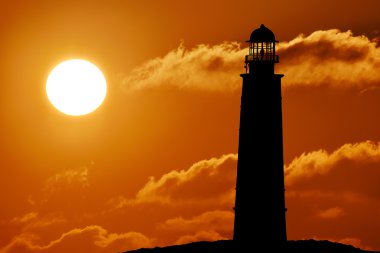 Deniz feneri günbatımı, güneş, güneş ışığı, yukarıda silüeti gün doğarken deniz manzarası ile deniz feneri günbatımı