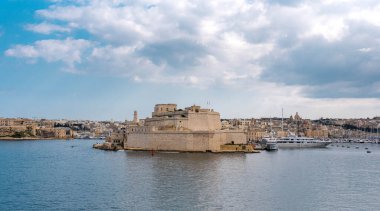  La Valletta, Malta sokaklarında dolaşıyorum..