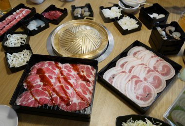 Sukiyaki Japon menü kümesini