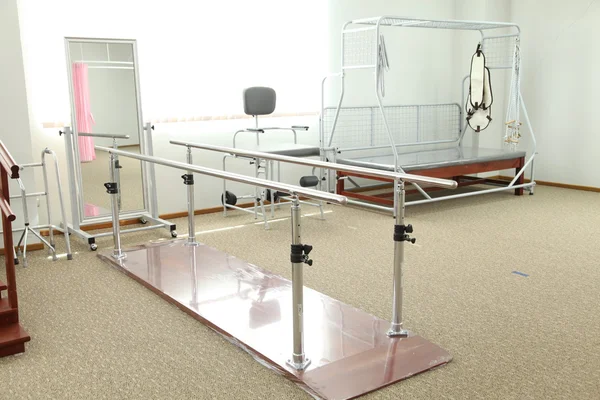 Parça fizik tedavi ünitesi yürümek