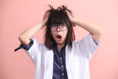 Asya bilim adamı deli olur