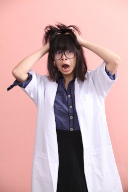 Asya bilim adamı deli olur