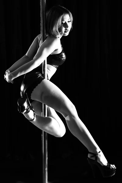 Beautiful Asian woman pole dance — Stock Photo, Image
