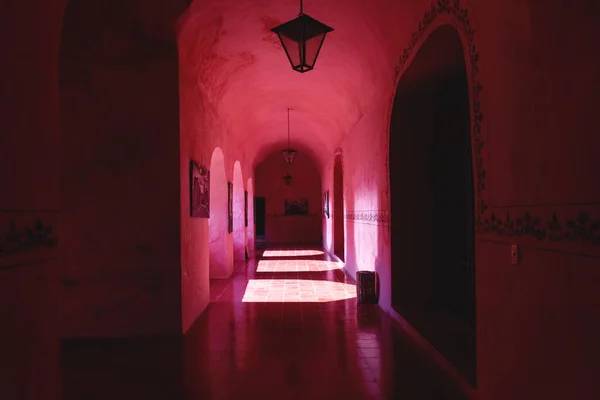 Valladolid Jukatan Meksyk Stycznia 2019 Różowy Pomarańczowy Korytarz Dawnego Klasztoru — Zdjęcie stockowe