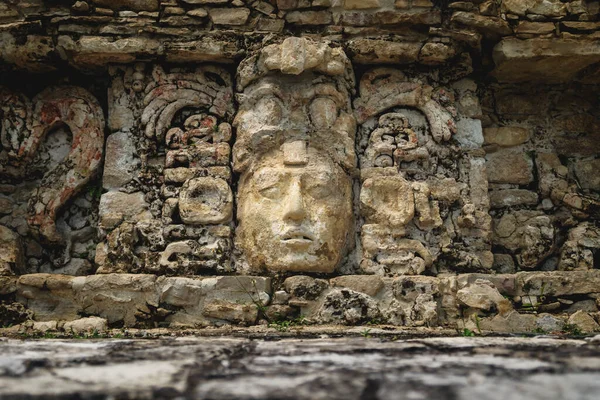 Tallado Bajorrelieve Del Rey Maya Letreros Palacio Del Sitio Arqueológico — Foto de Stock