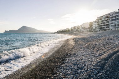 Ocak 2020 'de Altea' daki yıkılan taştan kumsal Gloria 'nın ardından sahil ve düzlükleri, Altea, Costa Blanca, İspanya