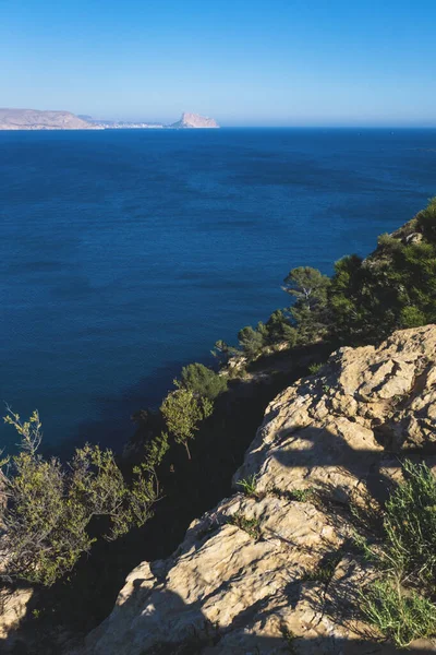 View Ocean Rock Ifach Calpe Steep Cliffs Natural Park Serra — Stock Photo, Image