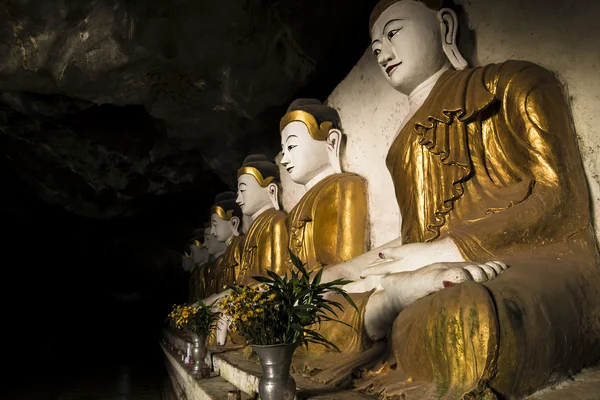 Tempio delle caverne vicino a Hpan, Myanmar — Foto Stock