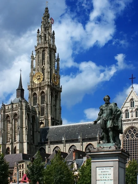 Статуя Рубенса в Антверпене — стоковое фото