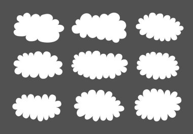 Beyaz karikatür bulutsu tarzı konuşma baloncukları koyu arkaplanda şekilleniyor. Çıkartmalar için yumuşak, yuvarlak, kabarık komedi balonları koleksiyonu