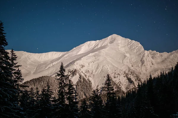 Hermoso Paisaje Rocoso Montaña Invierno Una Noche Fría — Foto de Stock