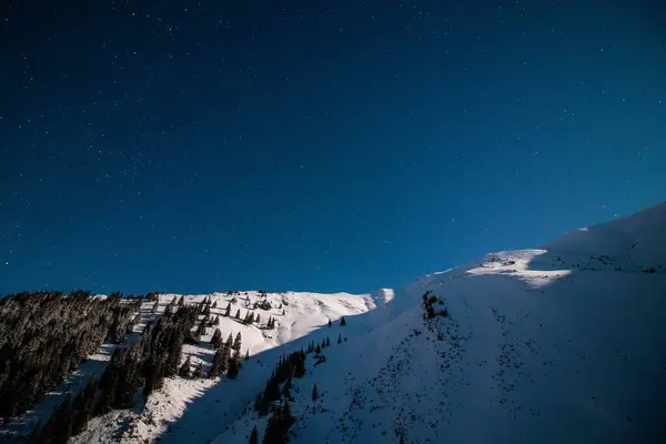 Hermoso Paisaje Rocoso Montaña Invierno Una Noche Fría — Foto de Stock