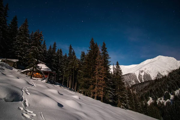 Chalet Las Montañas Invierno Por Noche — Foto de Stock