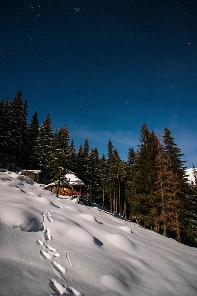 Chalet Las Montañas Invierno Por Noche — Foto de Stock