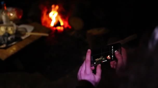 Fuoco Legna Cibo Nello Chalet Durante Inverno — Video Stock