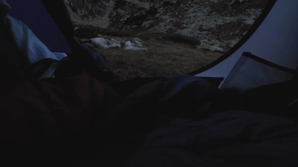 Uitzicht Bergen Vanuit Tent Vroege Ochtend — Stockvideo