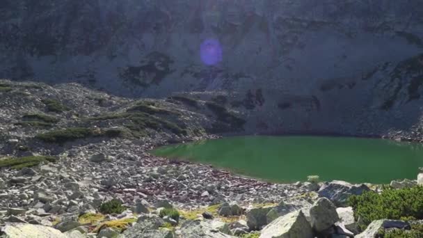 Een Prachtig Gletsjermeer Rotsachtige Berg Tijdens Herfst — Stockvideo