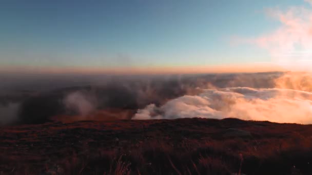 Amazing Timelape Com Nuvens Que Formam Atitude Hogh Nas Montanhas — Vídeo de Stock