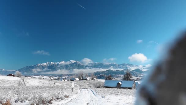 Erstaunliche Bergdörferlandschaft Der Wintersaison Mit Schneebedeckten Häusern — Stockvideo