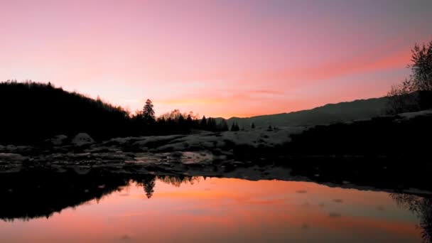 Hermosa Puesta Sol Montaña Con Reflejo Agua Temporada Otoño — Vídeos de Stock