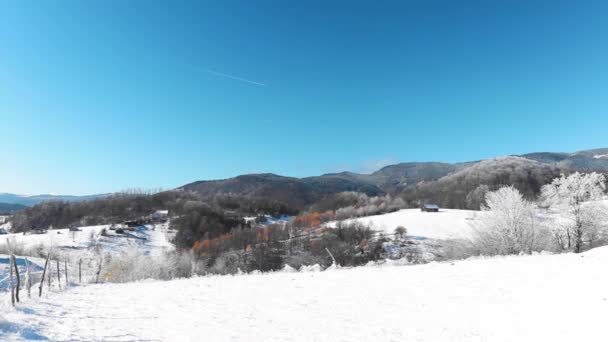 Erstaunliche Bergdörferlandschaft Der Wintersaison Mit Schneebedeckten Häusern — Stockvideo